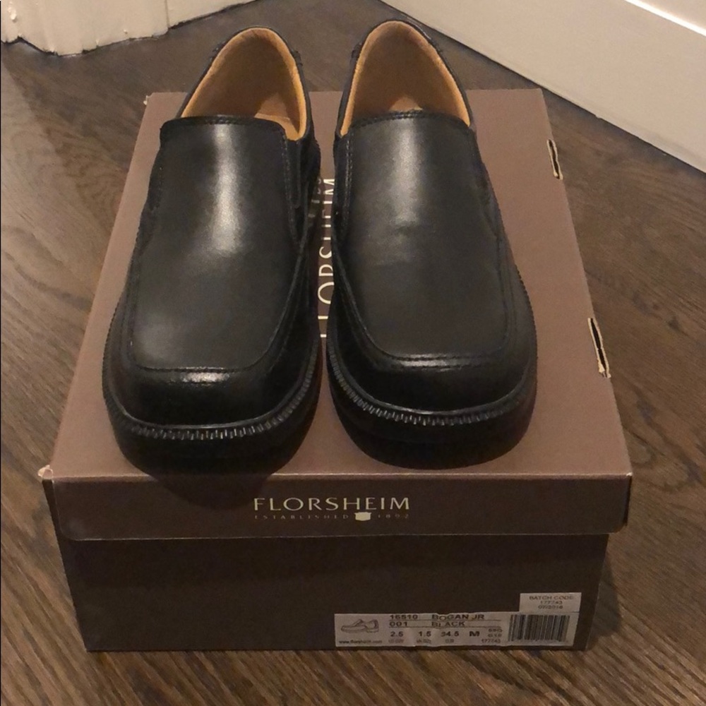 NWT. Size 2.5 Florsheim shoes